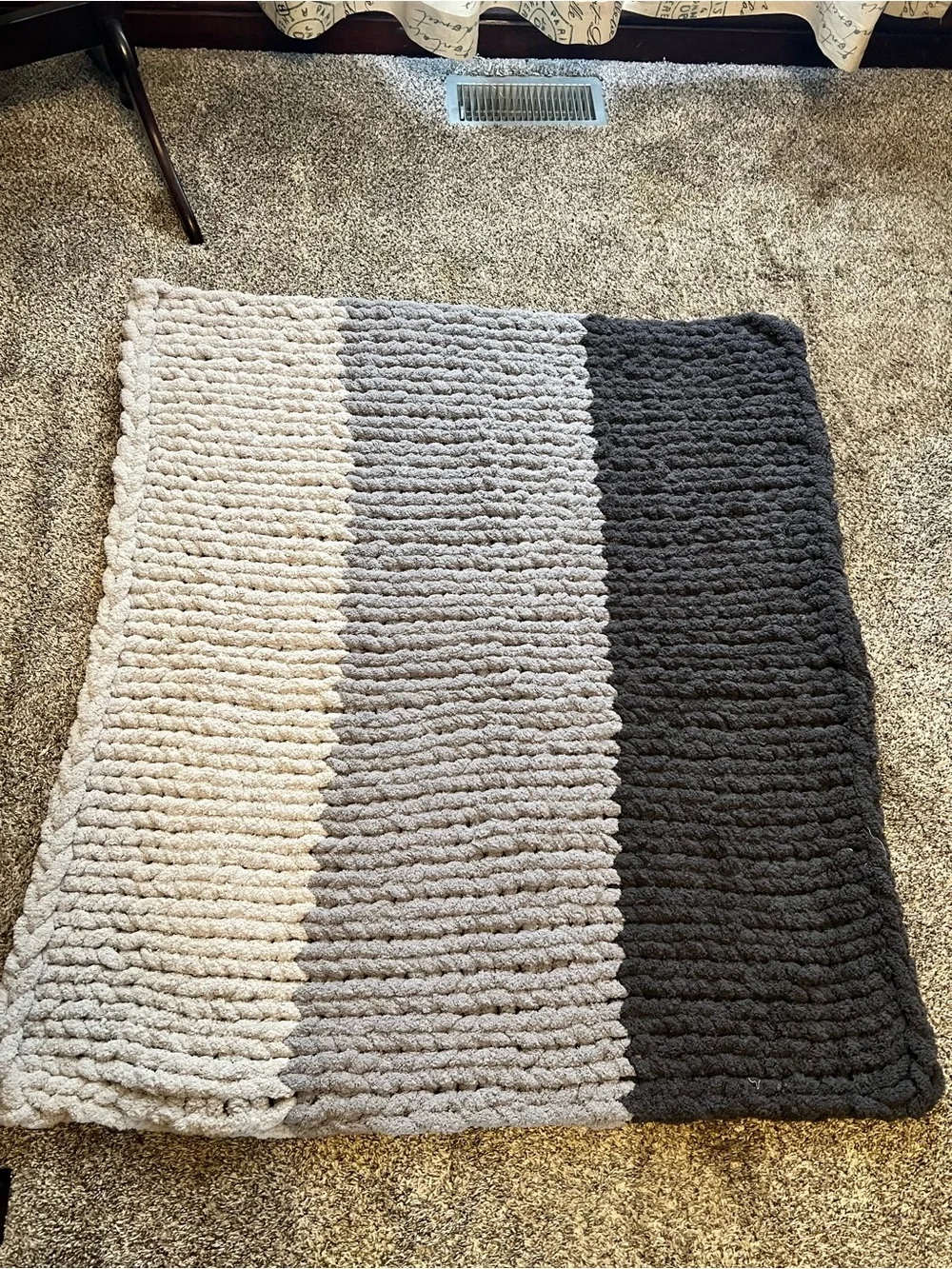 Plush Ombré Knit Throw Blanket - Gray Gradient